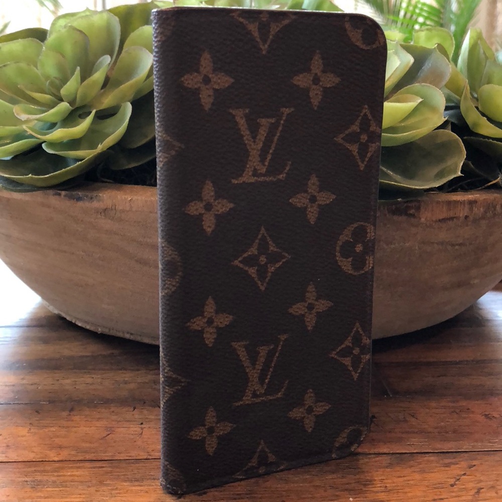 Authentic Monogram Louis Vuitton I-phone 6+  folio